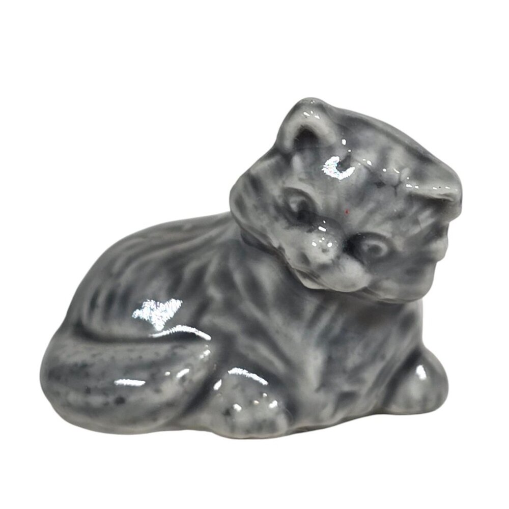 Wade Whimsies Gray Cat Figurine Vintage Miniature Collectible Ceramic England